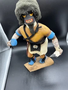 Muñeca Kachinas Zuni Warrior de Virgil Namoki firmada años 70’s - Imagen 1 de 9