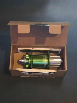 Buje trasero 10 mm Quick Release edición limitada Sour Apple Chris King 135 mm de ancho. Foto 1 de 4