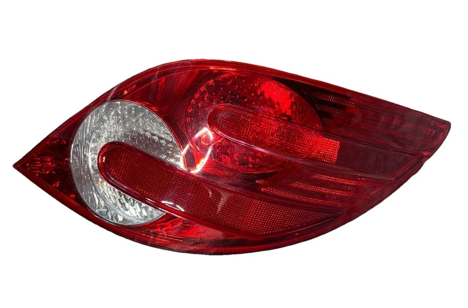 2006-2010 Mercedes-Benz W251 R350 R500 R320 PASSENGER RIGHT SIDE TAIL LIGHT OEM - Image 1 of 4