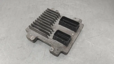 CENTRALINA INIEZIONE Opel Astra J Sports Tourer (PD8/PE8/PF8) 2012 12642927 - Immagine 1 di 3