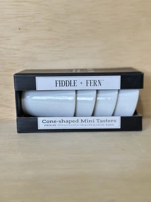 "Juego de 4 platos mini catadores de porcelana en forma de cono de violín y helecho 2,5"" X 2,5""" Foto 1 de 4