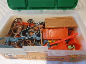 Vintage Wild West Cowboy Set Boxed - Picture 1 of 6