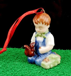 Very Cute Bing & Grondahl Boy Feeding A Squirrel Hanging Ornament ~ 743 - Foto 1 di 4