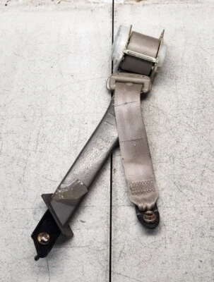 Conjunto de cinturón de seguridad del lado del conductor trasero izquierdo Subaru Outback Legacy 2000-2004 bronceado OEM Foto 1 de 4