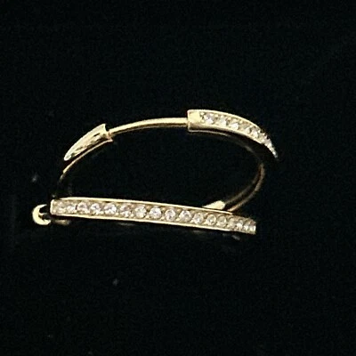 Pendientes tipo argolla enchapados en oro amarillo de 18 k con cristales de Swarovski Cate & Chloe Bianca Foto 1 de 4