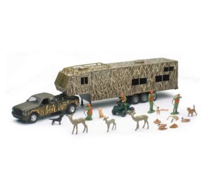 New Ray Toys Die Cast Pick Up Truck with Fifth Wheel Camo Camper Hunting Set - Picture 1 of 1