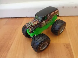 Hot Wheels Monster Jam 1/64 - Grave Digger Diecast Monster Truck - Imagen 1 de 2