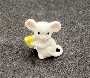 Adorable Ceramic Mouse Figurine Holding Cheese - Bug House Japan - Picture 1 of 10