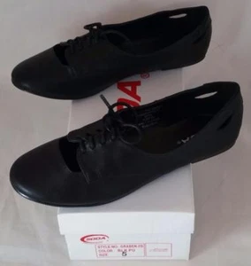 Soda Graben II - S Girls Youth Black Oxford Cutout Lace Flats - Picture 1 of 1