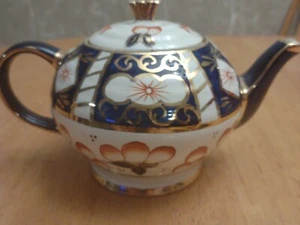 TRACY PORTER - EVELYN PATTERN - HAND PAINTED TEAPOT w/LID - BRAND NEW - Picture 1 of 8