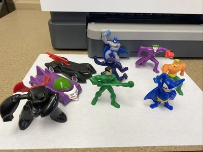 Lote de juguetes Happy Food 2011 Batman The Brave and the Bold McDonalds Foto 1 de 4