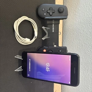 IPHONE SE 3e génération 64 Go débloqué OCCASION avec console dorsale câble Lightning USB-C - Photo 1 sur 12