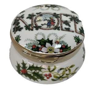 Eximious Trinket Box England Christmas Noel Holly Berry Porcelain Round Pillbox - Picture 1 of 14