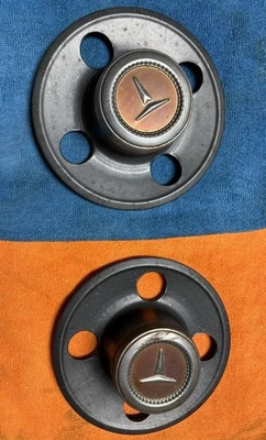 1980-83 Toyota Corolla 1.8l Te72 Coupe Sedan tampa central de roda de vagão (par) - Imagem 1 de 3