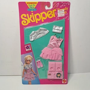 Vintage 1992 Skipper Trendy Teen Fashions #663 abito rosa, scarpe, stereo nuovo con scatola - Foto 1 di 6
