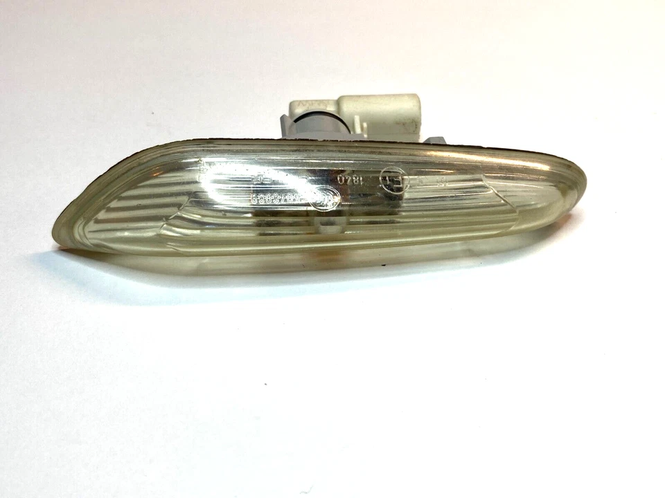 宝马 06-15 E90 E92 E82 E84 右乘客侧旋转信号灯挡泥板 — 第 1/3 张图片