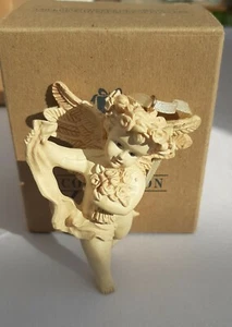 Cherub Ornament With Boquet Of Flowers Avon Gift Collection 1996 With Box Resin - Picture 1 of 6