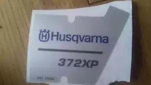 Nueva calcomanía adhesiva original Husqvarna OEM 372 XP 537230201 - Imagen 1 de 1