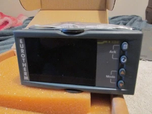 NUOVA SCATOLA Schneider Electric Eurotherm 32H8/CC/VH/LRRX/X/XXX/G/ENG/ENG/ENG/ENG/ Controller - Foto 1 di 7