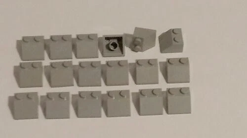 18X Lego Parte 3039 Antiguo Gris Claro 2 x 2 Pendiente 45* Castillo Espacio Star Wars Clásico Foto 1 de 1