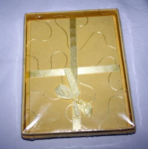 Sari Papier Notizbuch in einer Geschenkbox Farbe gelb fester Einband OVP - Bild 1 von 3