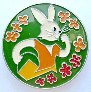 PIN DE DIBUJOS ANIMADOS SOVIÉTICOS DE LA URS. NU POGODI. BUENO, SOLO ESPERAS. FLORES DE RIEGO DE LIEBRE - Imagen 1 de 7