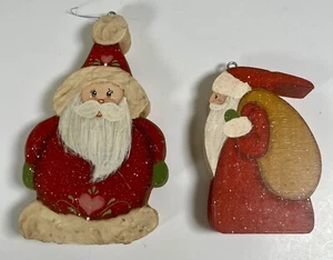 2 ritagli di Babbo Natale in legno dipinti a mano arte popolare, neve, barba, regali arte firmata - Foto 1 di 6