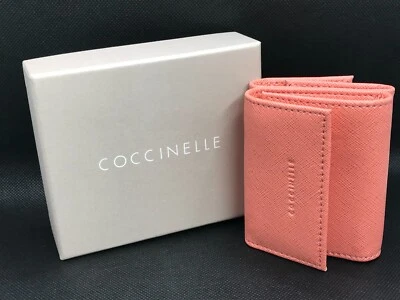 Portafoglio Coccinelle Saffiano In Pelle Di Vitello - Salmone - Nuovo - - Immagine 1 di 4