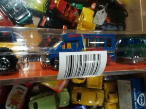 MATCHBOX WILDERNESS ROAD TRIP TUBE 96611-0971 VW BEETLE VAN JEEP MOTORCYCLE SUV - Picture 1 of 5