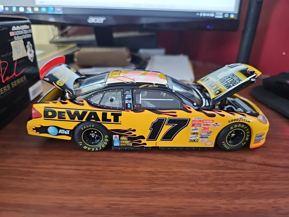 Matt Kenseth #17 2002 calibre de equipo/2400 propietarios Dewalt Million Dollar Challenge Foto 1 de 4