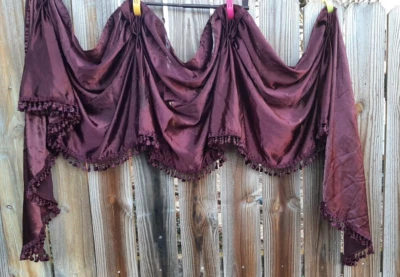 Croscill 缎面 Victory Swag Valance 带流苏条纹 ~ 勃艮第葡萄酒 — 第 1/4 张图片