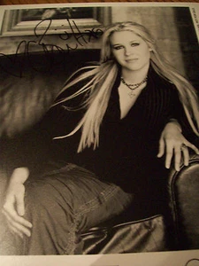 Autographed Catherine Britt Publicity Photo - Picture 1 of 2