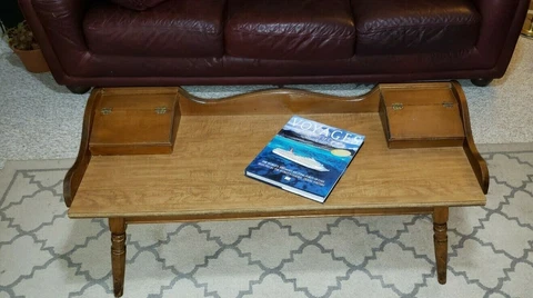 Vgt Early American Long Short Coffee Table with 2 Flit Top Lids Cover