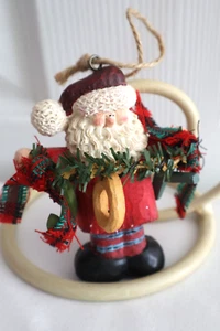 4" Resina Santa Claus con Guirnalda Tartán Cuadros Sola Cordel Colgador - Imagen 1 de 3