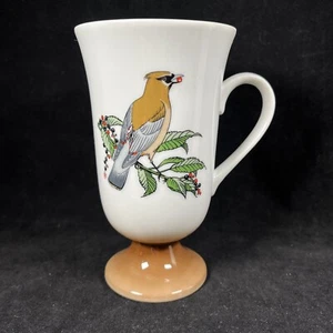 Taza de té de porcelana con alas de cera de cedro de colección Fred Roberts base de pedestal Japón - Imagen 1 de 9