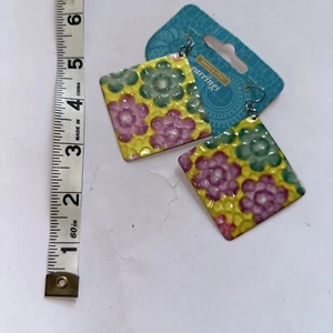 Freche & schicke Ohrringe Metall Blumen durchbohrt gelb rosa grün - Bild 1 von 2
