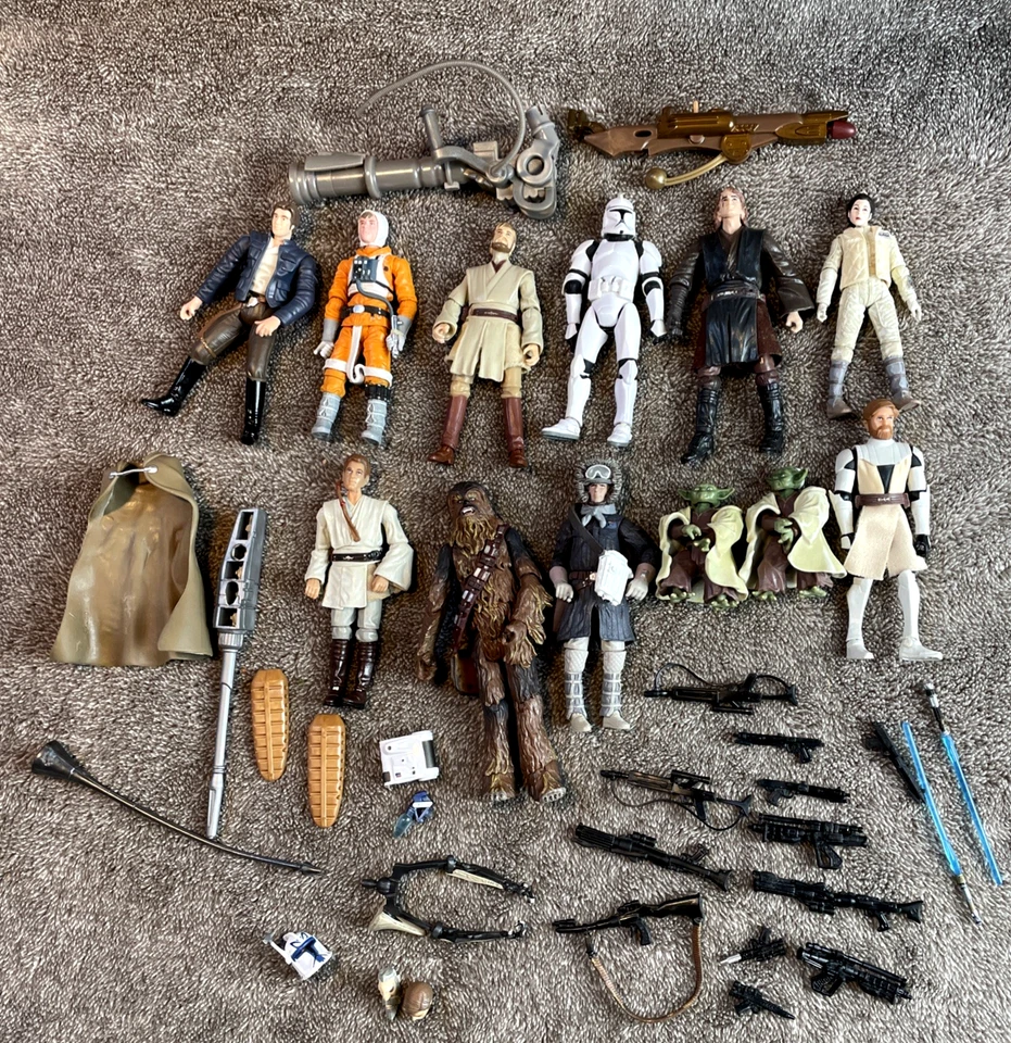 Star Wars Collectible Action Figures Mixed Lot of 12 Characters plus Weapons - Image 1 of 4