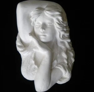 Bust of Girl White Plaster of Paris Very Lovely Natural Wall Hanging BoxFloor - Picture 1 of 4