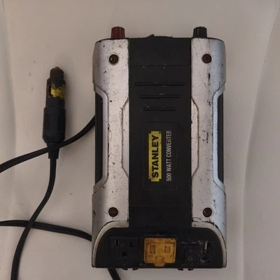 Convertidor de coche Stanley 500 vatios 2 x 120 tomas Valt + 1 cargador USB PARA REPUESTOS Foto 1 de 4