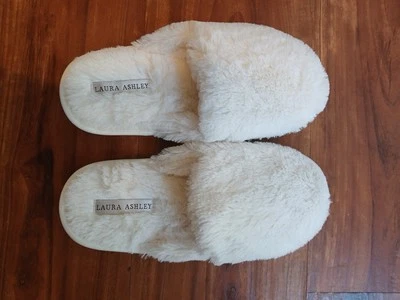 Новый Laura Ashley мягкий памяти пены белый тапочки теплый пушистый размер 6,5 до 7 - Изображение 1 из 4