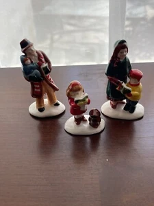 Dept 56 Snow Village Caroling Family set of 3 5105-5 Without Box Great Condition - Picture 1 of 10