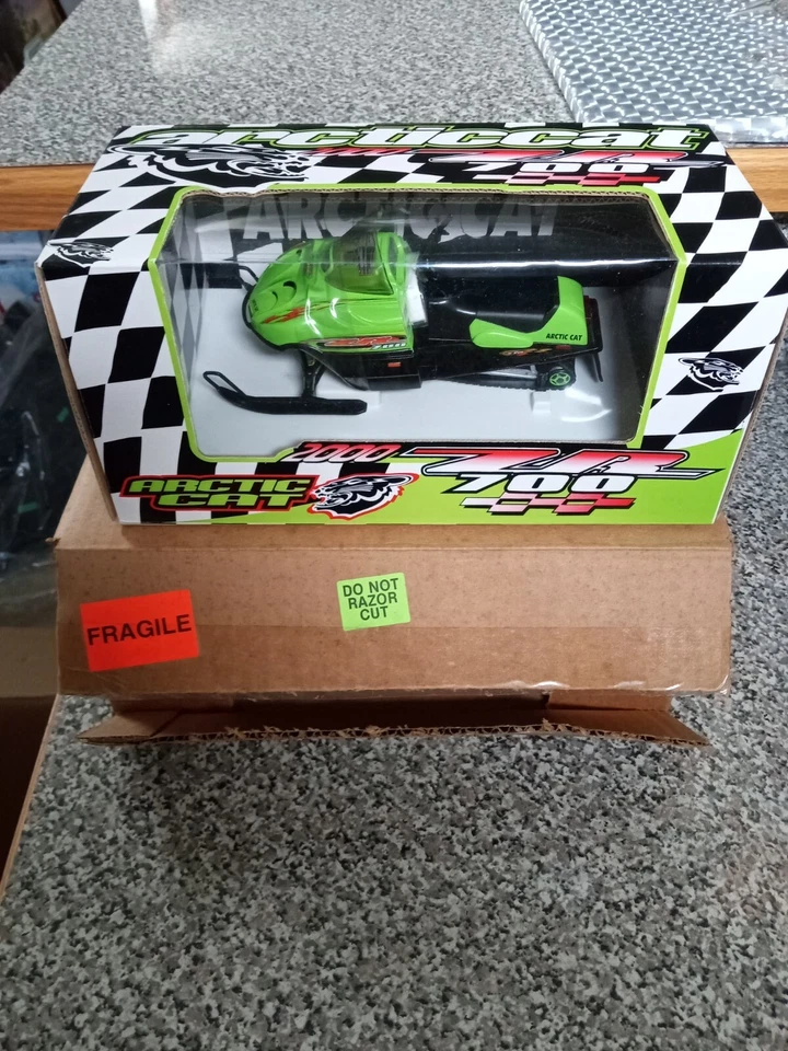 2000 Arctic Cat ZR 700 литой 4209-020 - Изображение 1 из 1