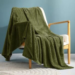 Exclusivo Mezcla Large Flannel Fleece Throw Blanket, Jacquard Weave Wave Pattern