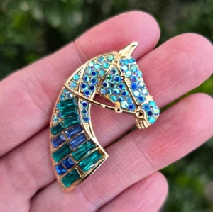 Teal, AB Jeweled MAGNETIC Horse Head brooch, horse show lapel, equestrian gift - Picture 1 of 3