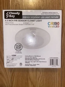 ENERGY EFFICIENT LED LIGHT FIXTURE BY CLOUDY BAY WITH MOTION DENDORS - New - Picture 1 of 5