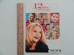 12 MEN OF CHRISTMAS - BLOCKBUSTER VIDEO UNTERSTÜTZER KARTE 5,5"X8" - KEIN FILM - Bild 1 von 3
