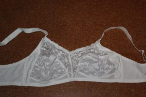 Triumph bügelloser BH Delicate Doreen N Gr. 100 D weiß ohne Bügel Classic - Picture 1 of 8