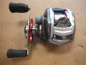 Daiwa Mega Force Twitching Bar Bait Casting Reel 7.1/100TSH *213C - Picture 1 of 3