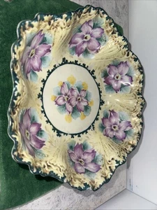 Antica ciotola giapponese in porcellana con fiori viola e decorazione oro - Foto 1 di 16