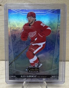 2024-25 O-Pee-Chee OPC Platinum Alex DeBrincat #145 Red Wings Arctic Freeze /99 - Bild 1 von 2